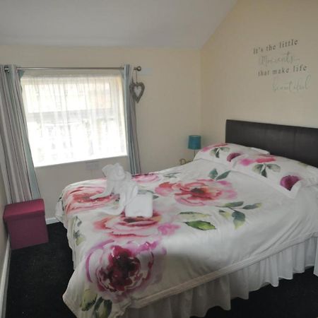 Devon Guest House Blackpool Exterior photo